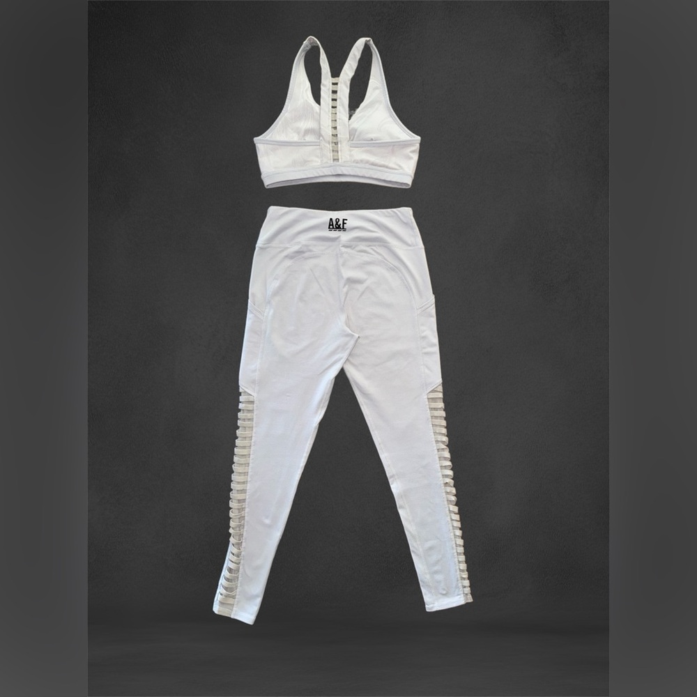 🛍️SALE🛍️ Abercrombie & Fitch Light Gray Sports Bra & Mesh Detail Leggings (2PCs) - Picture 5 of 11